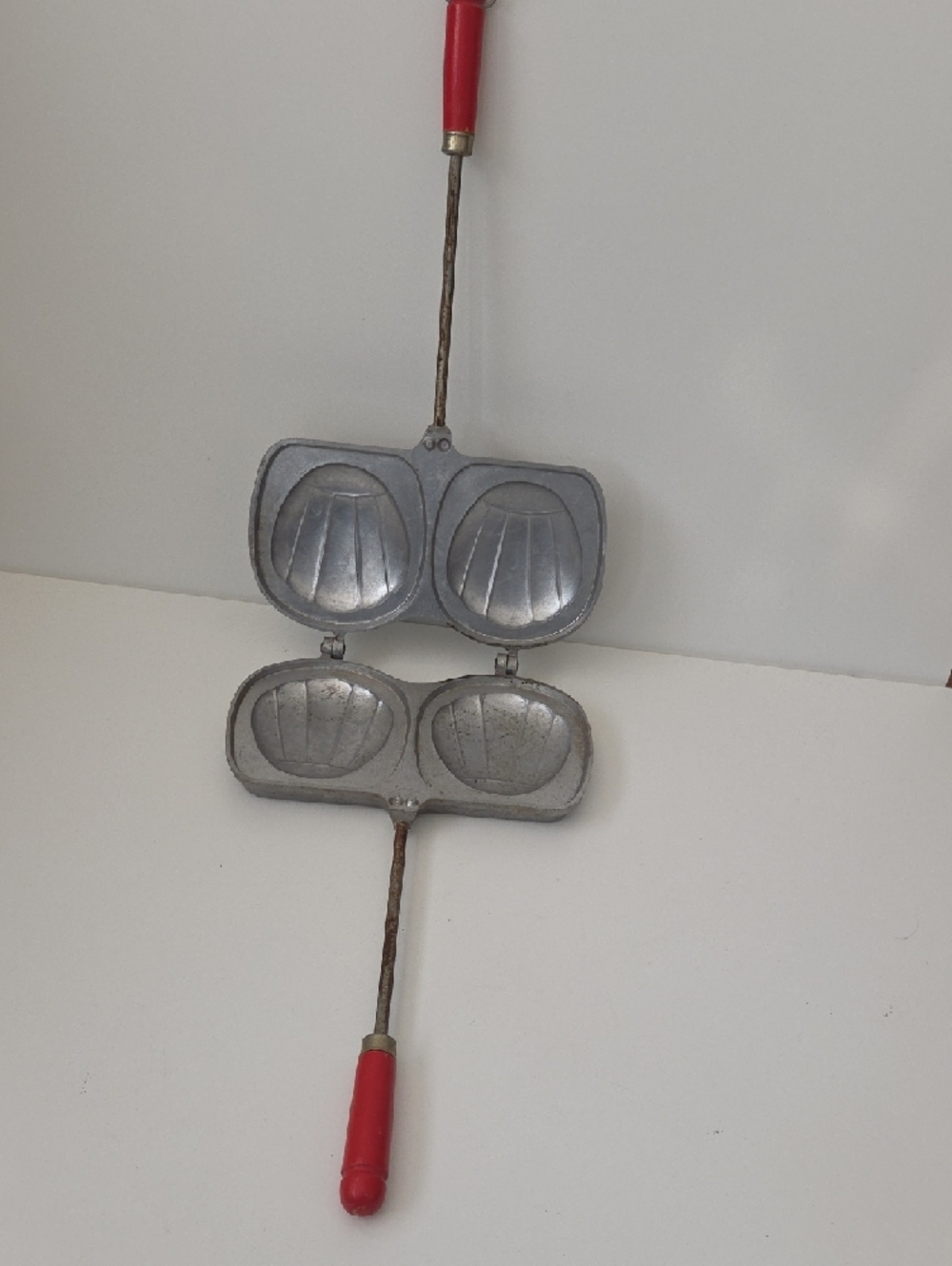 Vintage French Cruisor Aluminum Double-Cavity Shell Stovetop Sandwich Press - Picture 7 of 7